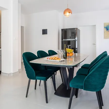 Lovely In With Kitchen