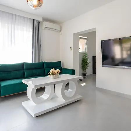 Apartament Lovely In With Wifi