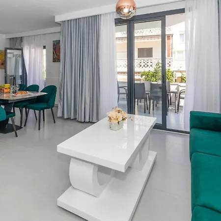 Lovely In With Kitchen Apartment