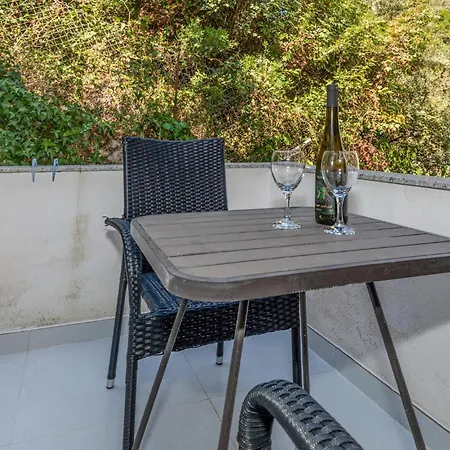 Apartament Lovely In With Wifi Duboka