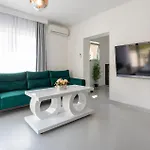 Διαμέρισμα Lovely In With Wifi