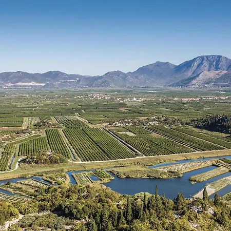 Daire Lovely In With Wifi Duboka